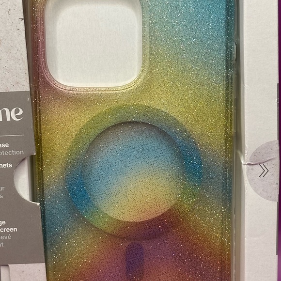 Brand new iPhone, 14, 14 pro & 14 promax with MagSafe charger - Picture 3 of 5